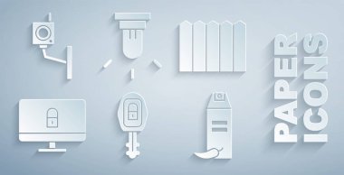 Otomobil anahtarını uzak bahçe çitleri ahşap kilitle bilgisayar monitöründe biber gazı sensörü ve güvenlik kamerası simgesine ayarla. Vektör.