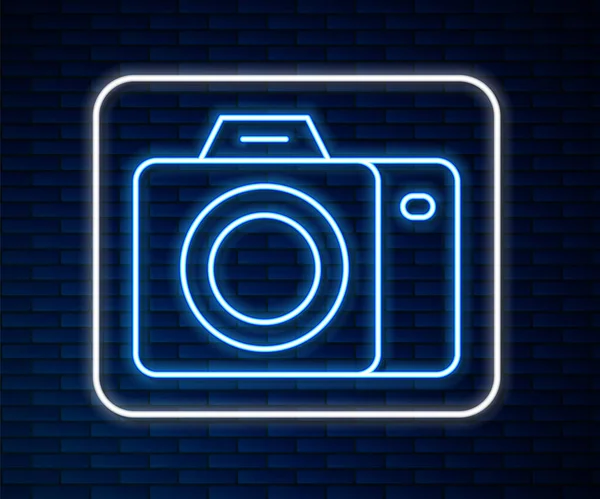 发光的霓虹灯线照相相机图标隔离在砖墙的背景 脚踏相机 数字摄影 — 图库矢量图片