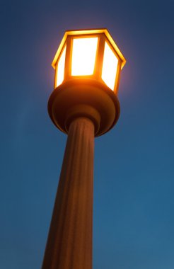 Açık elektrik lambası