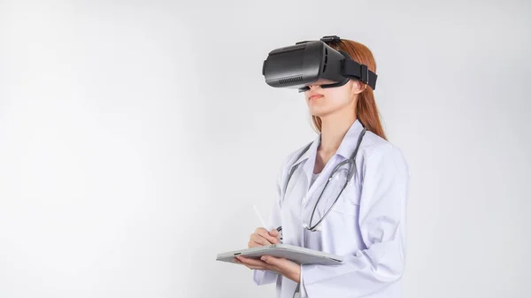 Female Doctors Physician Wearing Virtual Reality Glasses Innovative Technology Science — Stock Photo, Image