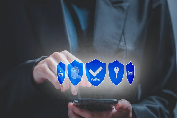 Cep telefonunda onaylanmış onay süreci, güvenlik doğrulama yöntemi, 2 adımlı kimlik doğrulama web sayfası, siber güvenlik veri koruma işini kavramsallaştır.
