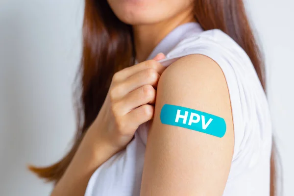 Hpv Humaan Papillomavirus Tiener Vrouw Pronken Met Een Blauw Verband — Stockfoto