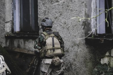 Hava yumuşaklığı oyunu, maç sırasında Amerikan üniformalı bir adam.