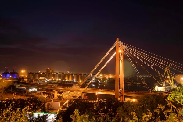 Puente Grande Noche Bajo Luz Las Linternas —  Fotos de Stock