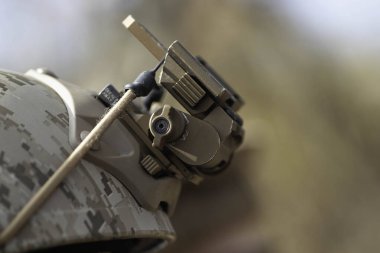 PNV için bir miğfere aor renkte binmek, güneşli bir kask takmak