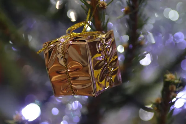 圣诞树装饰 彩色圣诞玩具 — 图库照片