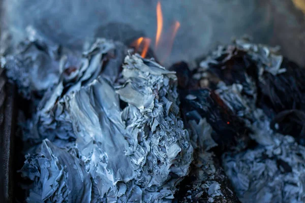 Burning Paper Firewood Grill Perch Coals — Foto de Stock