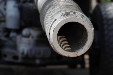 Topçu topunun namlusunun ayrıntıları, topun namlusu ön tarafta.