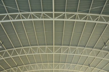 İnşaat ve mühendislikteki metal katman çatılarını desteklemek için çelik çatı yapısı