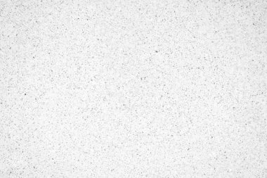 Beyaz beton duvar yüzeyine sahip küçük kum ve kayadan oluşan arka plan.