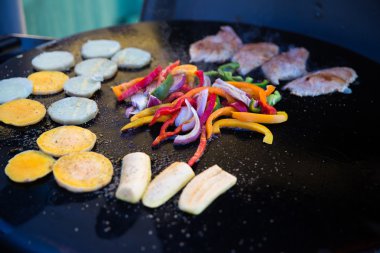 Karayipler kıyısında kafede Kahvaltı