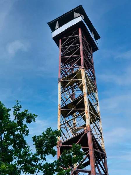 Torre Observación Abandonada Soleado Día Primavera — Foto de Stock