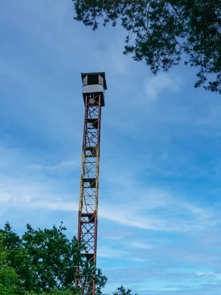 Torre Observação Abandonada Dia Ensolarado Primavera — Fotografia de Stock