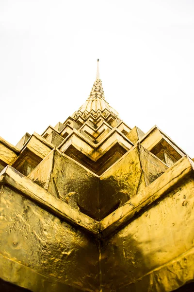 Pagoda de Oro en Wat phra kaew —  Fotos de Stock