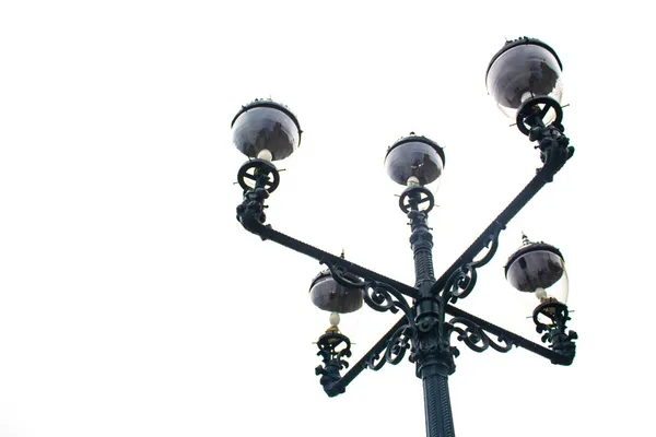 Oude stijl lantaarnpaal in grand palace — Stockfoto