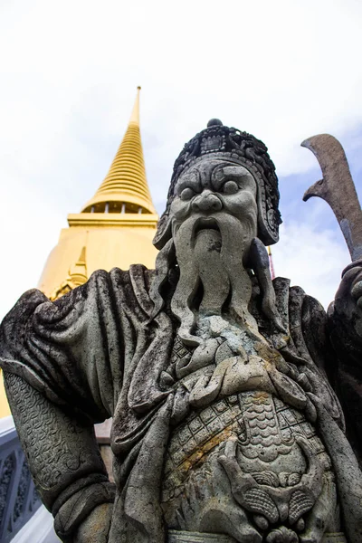 Estátua chinesa em Wat Phra Kaew — Fotografia de Stock