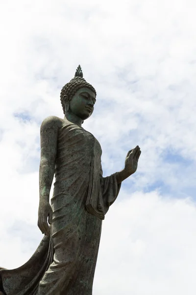 Velký stojící buddha v phutthamonthon — Stock fotografie