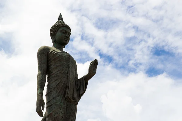 Velký stojící buddha v phutthamonthon — Stock fotografie