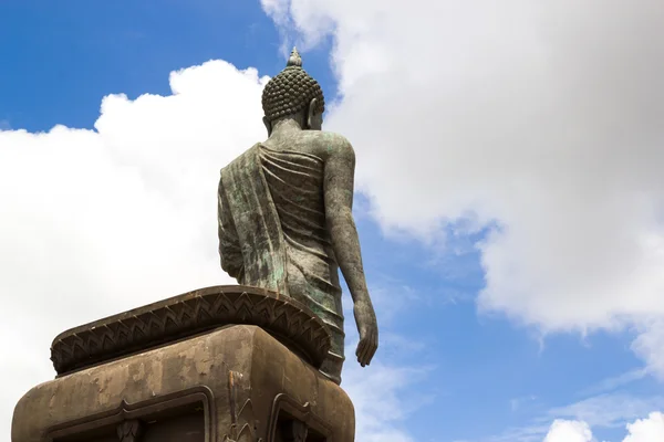 Velký stojící buddha v phutthamonthon — Stock fotografie