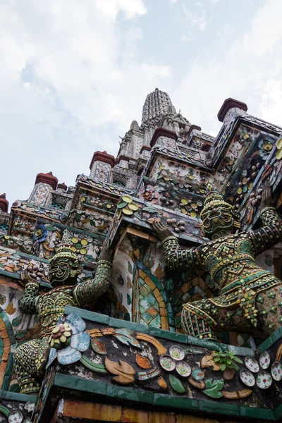 Yak statue at wat arun — Stock Photo, Image