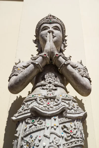 Human statue at Pra Tad Doi Tung temple — Stock Photo, Image