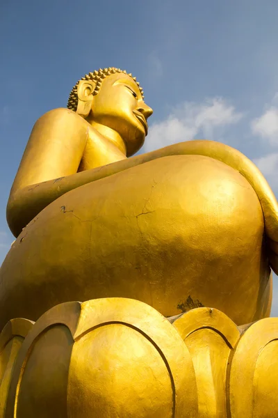 Grote gouden Boeddha — Stockfoto