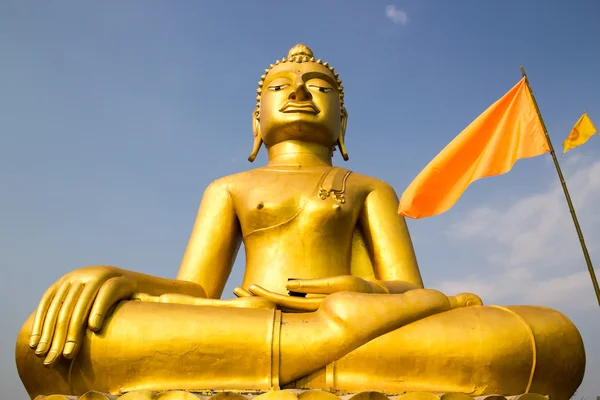 Большой золотой Будда — стоковое фото