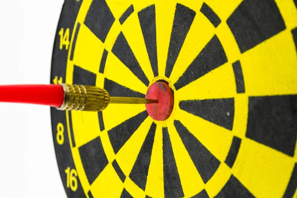 Rode dart raken in het target center — Stockfoto