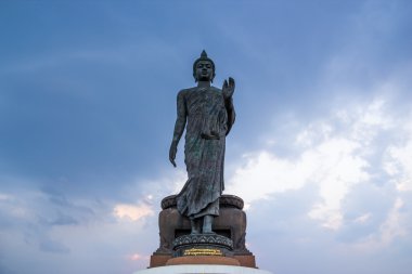 Buda heykeli yürüyüş
