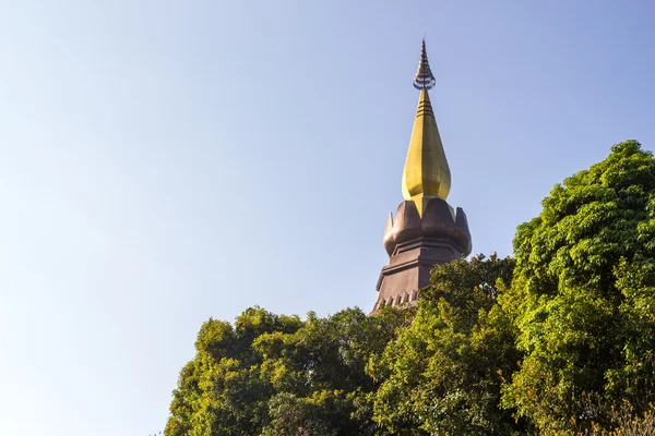 Koning en koningin Pagode (noppha methanidon en noppha phon phum si — Stockfoto