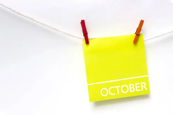 Οκτώβριος Μήνας Μήνας Ημερολογίου Χαρτοκάρτες Σχοινί Κρεμασμένο Για Ημερολογιακή Ημέρα — Φωτογραφία Αρχείου