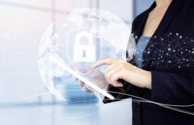 Veri koruma gizlilik kavramı. GDPR. Siber güvenlik ağı. Dijital hologram dünyası, kilit ve asma kilit işareti olan beyaz tablete dokun. Yenilikçi ve küresel ağ bağlantısı, Veri alışverişi