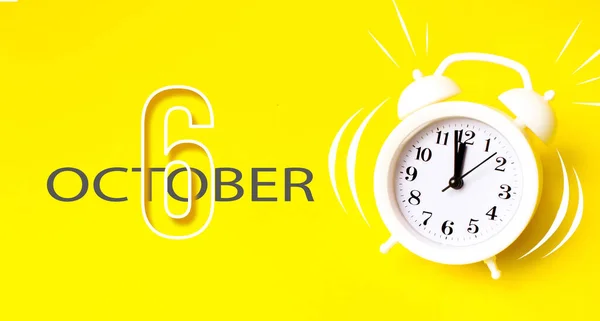 October 6Th Day Month Calendar Date White Alarm Clock Calendar — Stock Photo, Image