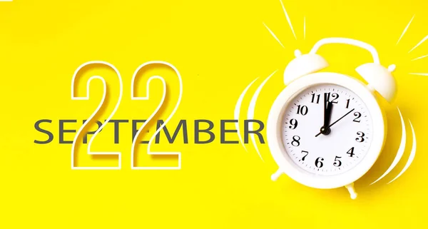 September 22Nd Day Month Calendar Date White Alarm Clock Calendar — Stock Photo, Image