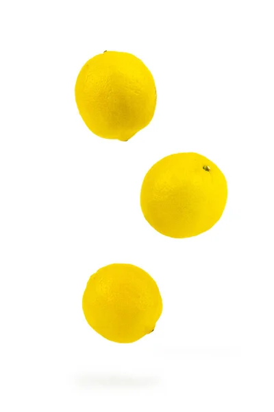 Soczyste Dojrzałe Latające Żółte Cytryny Owocowe Zestaw Spadających Pysznych Cytryn — Zdjęcie stockowe