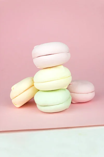 Colorful French Marshmallows Looks Macarons Pastel Pink Background Close Creative — Stock Photo, Image