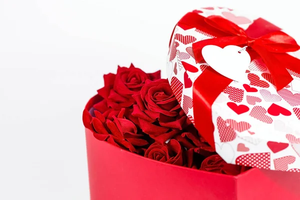 Valentine Day Red Roses White Box Form Heart White Background — Zdjęcie stockowe