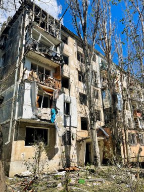 Roket saldırısından sonra evleri yıktılar. Rusya 'nın Ukrayna ile savaşı.