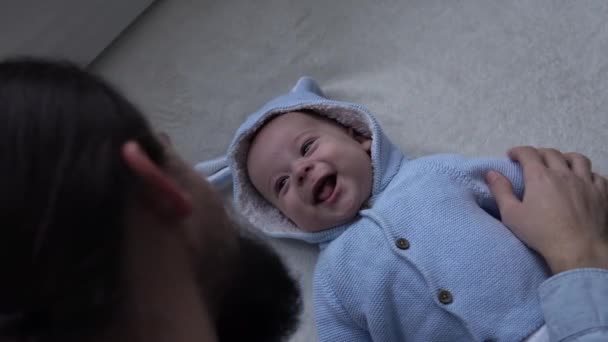 Authentic Bearded Long-haired Young Neo Father And Newborn Baby Looking Each Other Smiling On Bed. Dad Laying With Infant Child. Children, Parenthood, Childhood, Life, Love, Fatherhood, Family Concept — 图库视频影像