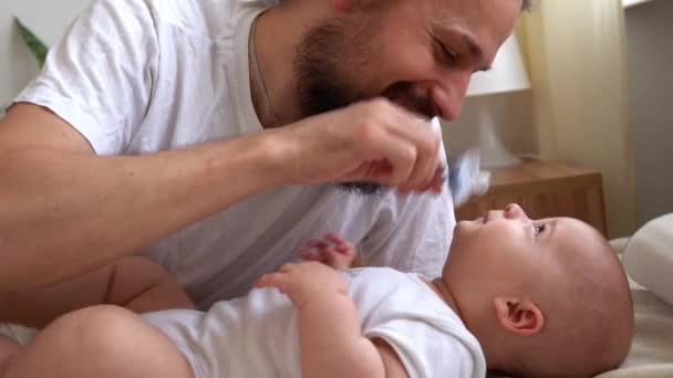 Authentic Bearded Long Haired Young Neo Father Newborn Baby Looking — Video Stock