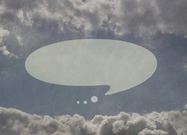 Gökyüzündeki bulutlar, kağıt dokusu, posta ileti simgesi — Stok fotoğraf