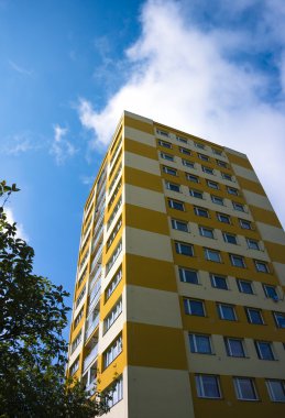 hradec kralove mavi gökyüzü ile yenilenmiş Prefabrik
