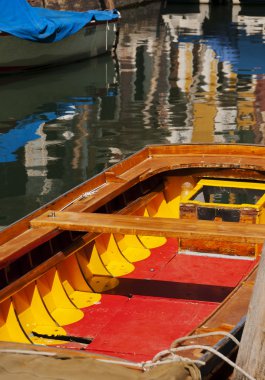 renkli tekne ve yansımalar