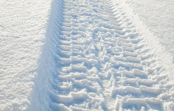Huellas Ruedas Superficie Nieve Día Invierno Soleado — Foto de Stock