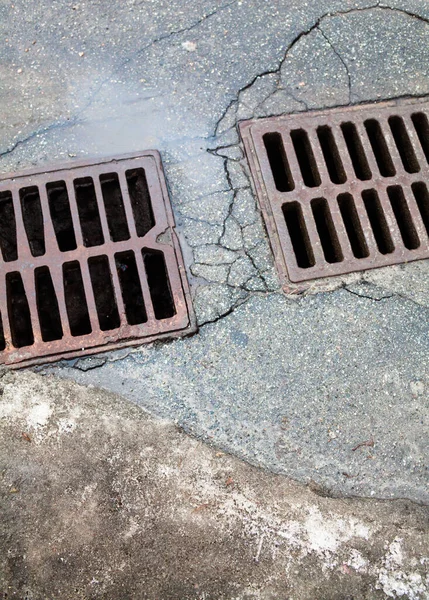 Drain Grates Road Dirty Snow — Foto Stock