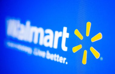 Kyiv, Ukrayna - 9 Mart 2021: Walmart logosu ekranda. Walmart, Amerika Birleşik Devletleri 'nde hipermarketler, indirim mağazaları ve marketler zinciri işleten çok uluslu bir perakende satış şirketidir.,