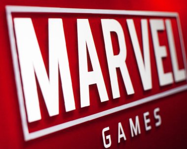 Kyiv, Ukrayna - 9 Mart 2021: Marvel Games logosu ekranda. Ünlü marka üreten çizgi romanlar, filmler, TV dizileri, oyunlar ve diğer ilgili medya.