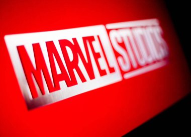 Kyiv, Ukrayna - 9 Mart 2021: Marvel Stüdyoları logosu ekranda. Marvel Stüdyoları, Marvel Comics 'e dayanan Marvel Cinematic Universe filmleriyle tanınır..