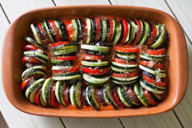 Ratatouille 'de. Fransız geleneksel sebze yemeği. Vejetaryen yemeği..