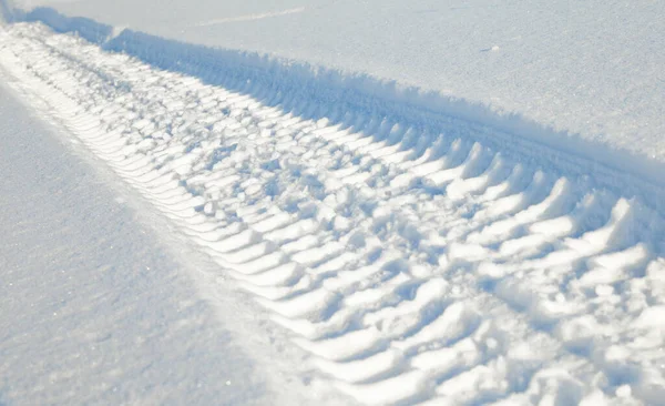 Huellas Ruedas Superficie Nieve Día Invierno Soleado — Foto de Stock